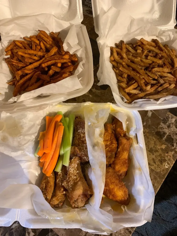 Chicken Wings with Fries